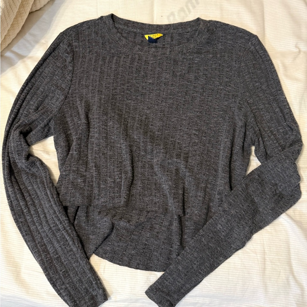 Gray Ribbed Long Sleeve Crop Top